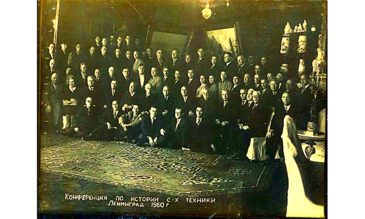 1960年列寧格勒農業機械會議合影.（后排左1金中豪.jpg6